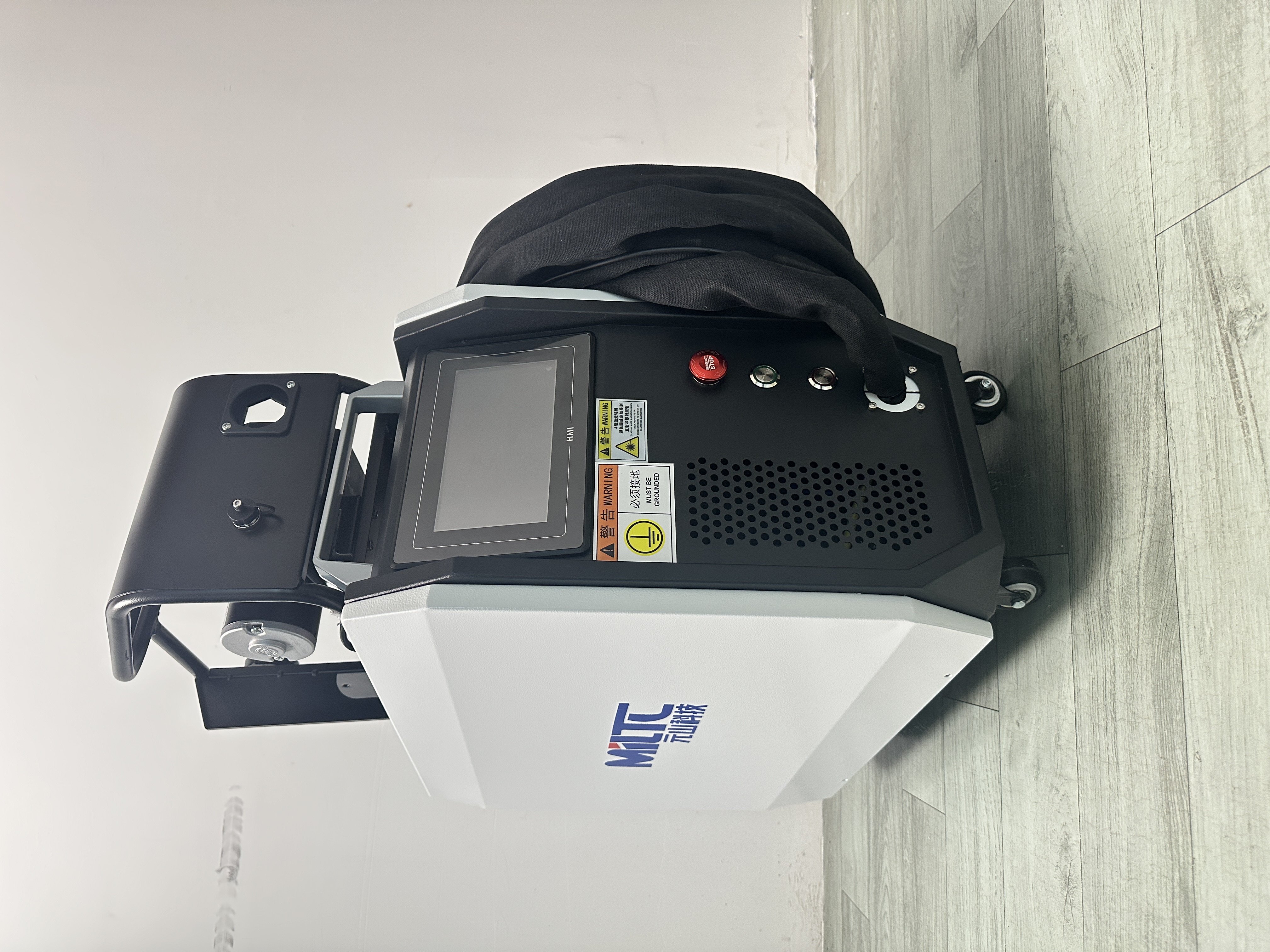 新品:手持式风冷激光焊接机发布,免水冷开机即焊