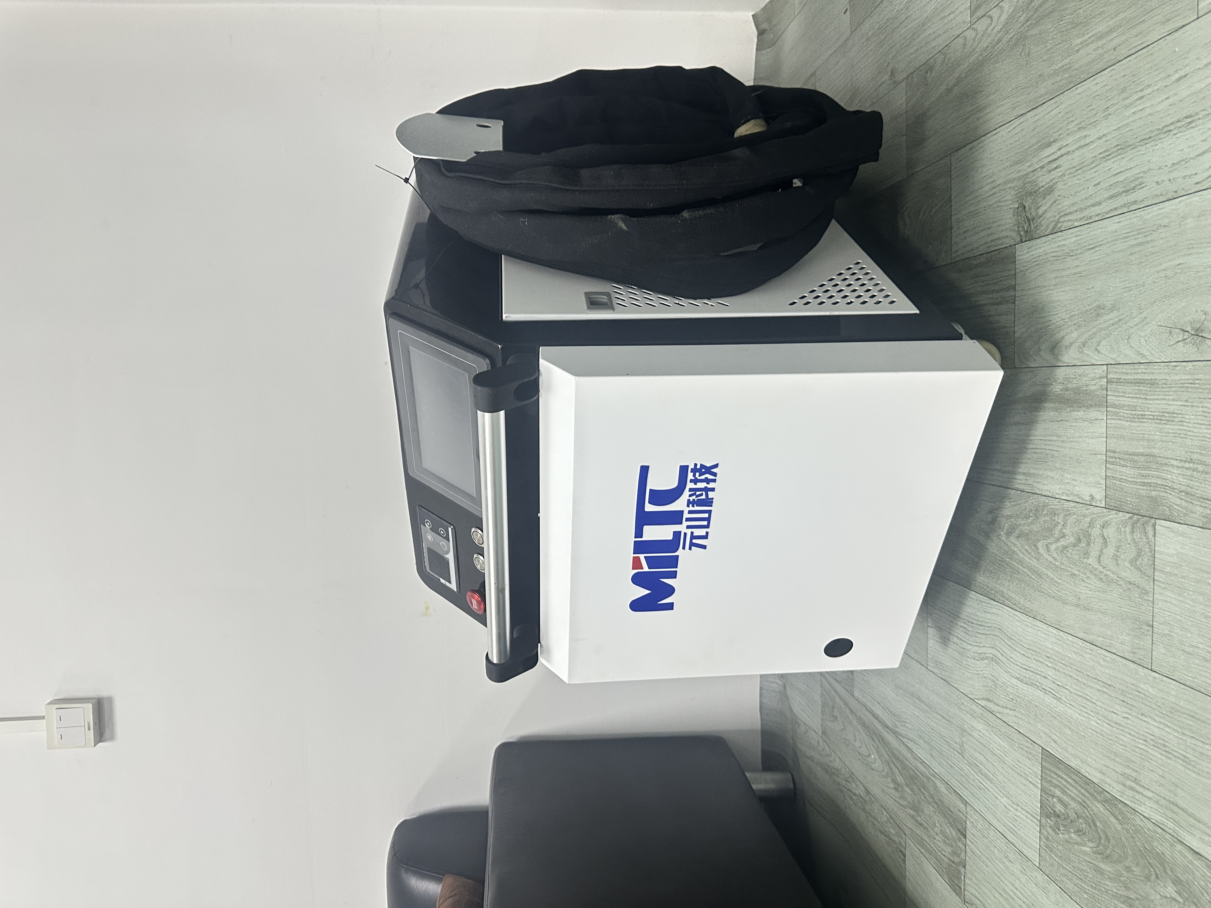 All-in-one Handheld Laser Welder (Built-in Wire Feeder)